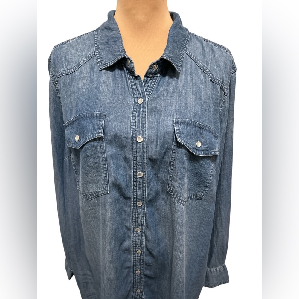 Isabel Maternity Blue Chambray Pearl Snap Long Sleeve Western Shirt Pockets XL.